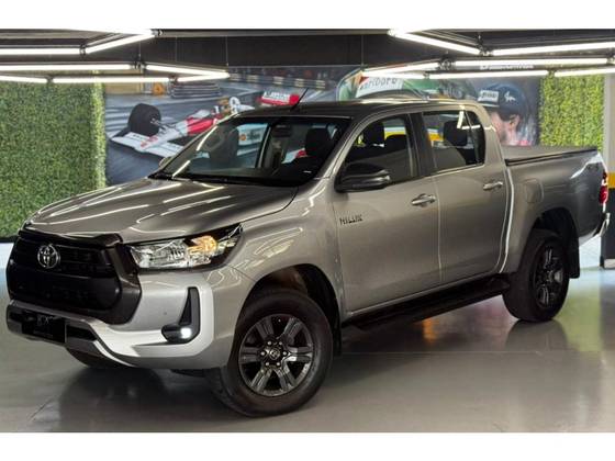 TOYOTA HILUX 2.8 D-4D TURBO DIESEL CD SR 4X4 AUTOMÁTICO
